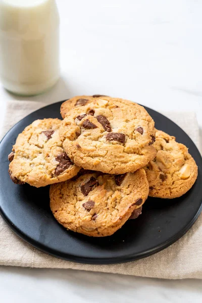 Cookies with chocolate chips — Stock Photo, Image