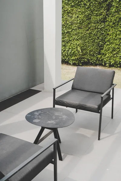 Terraza exterior y silla — Foto de Stock