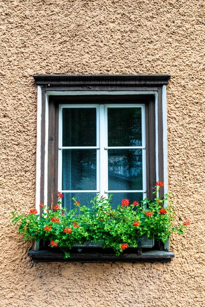 Fenêtre vintage sur mur — Photo