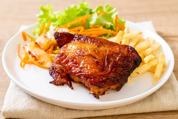 Stek z kurczaka z grilla z warzywami — Zdjęcie stockowe