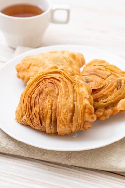 tavuk köri puf böreği