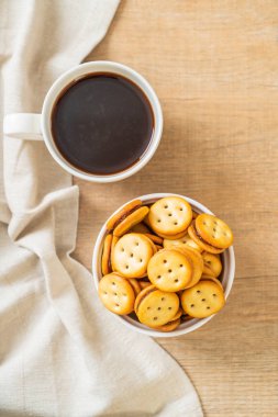 ananas reçeli ile bisküvi