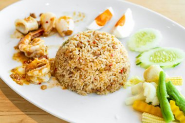 Thai Baharatlı karides Yapıştır Fried Rice