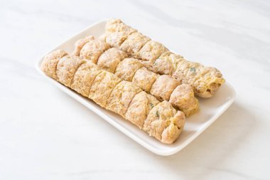 Buharda yengeç et rulo