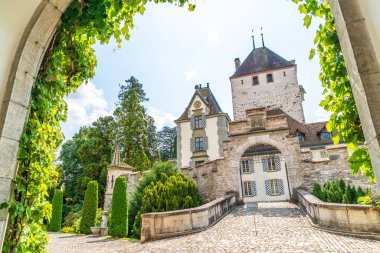 İsviçre 'deki Oberhofen Kalesi