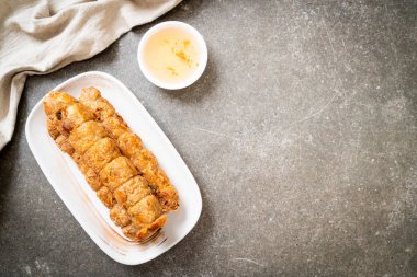 Derin kızarmış Yengeç rulo