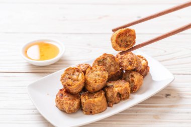 Derin kızarmış Yengeç rulo