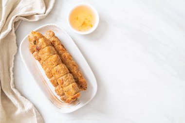 Derin kızarmış Yengeç rulo