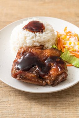 teriyaki sosu ve pirinç ile ızgara tavuk