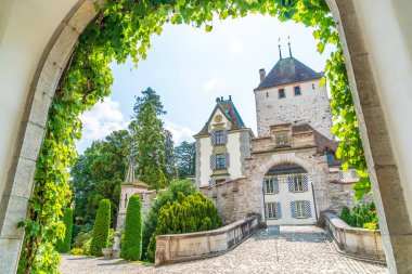 İsviçre 'deki Oberhofen Kalesi
