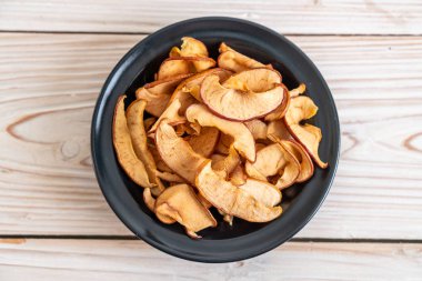 Ev yapımı kurutulmuş organik elma dilimli