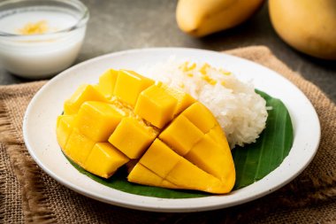 yapışkan pirinç ile mango