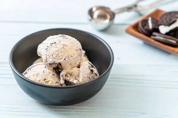 Cookies en cream ice cream bowl — Stockfoto