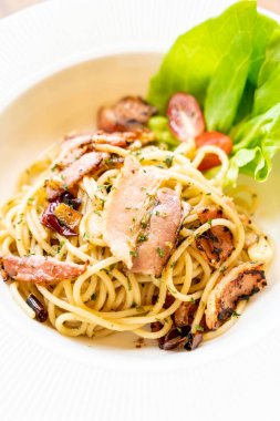 pastırma sarımsak ve biber ile spagetti