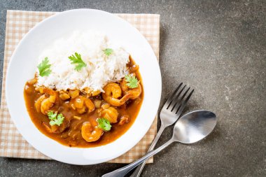 Pirinç Köri soslu karides