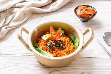 sebze ve kimchi Koreli anlık erişte