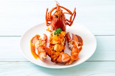 Istakoz kuyruğu biftek sosu ile