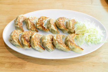 Japon gyoza veya soya sosu ile köfte