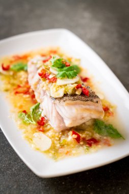 Kireç dressi orfoz balığı fileto Chili Lime Soslu buğulama