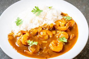 Pirinç Köri soslu karides