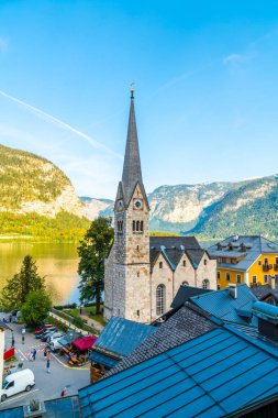 Avusturya Alpleri'nde Hallstatter gölde Hallstatt Köyü