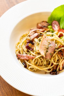 pastırma sarımsak ve biber ile spagetti