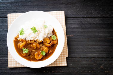 Pirinç Köri soslu karides