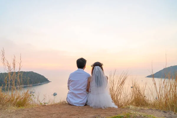 Glücklich junge asiatische Paar in der Liebe haben eine gute Zeit — Stockfoto