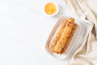 Derin kızarmış Yengeç rulo