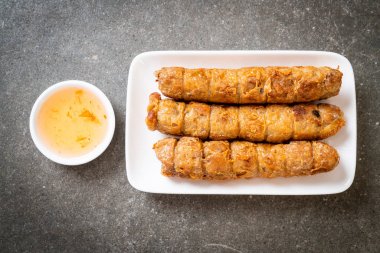 Derin kızarmış Yengeç rulo