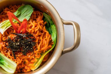 sebze ve kimchi Koreli anlık erişte