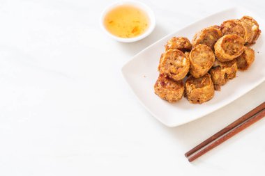 Derin kızarmış Yengeç rulo