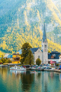 Avusturya Alpleri'nde Hallstatter gölde Hallstatt Köyü