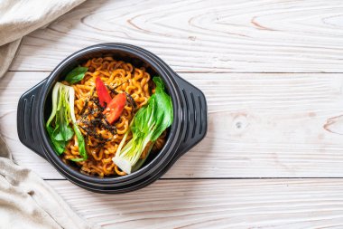 sebze ve kimchi Koreli anlık erişte