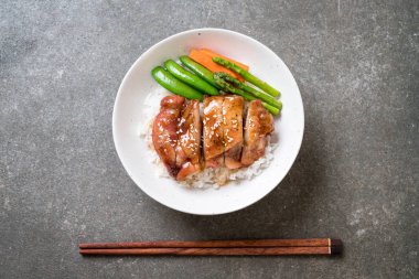 Teriyaki tavuk pilav kasesi