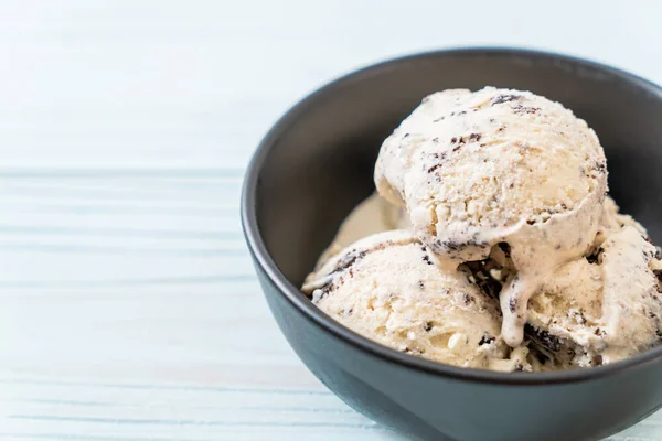 Galletas y helado tazón de helado — Foto de Stock