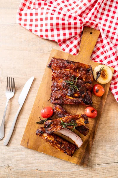 Costeletas grelhadas de churrasco porco — Fotografia de Stock