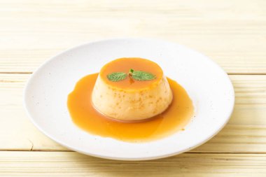 Ev yapımı karamel kremalı puding