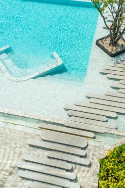 Güzel lüks otel Yüzme Havuzu çare havadan görünümü 