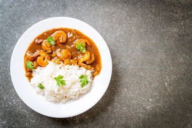 Pirinç Köri soslu karides