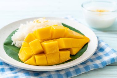 yapışkan pirinç ile mango