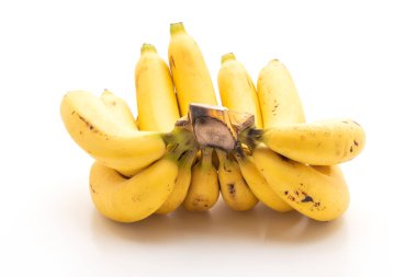 Beyaz arkaplanda izole edilmiş muz