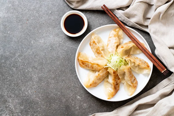 Gyoza japonais ou des boulettes snack — Photo