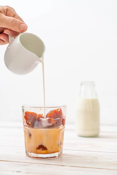 Thai teh es batu dengan susu — Stok Foto
