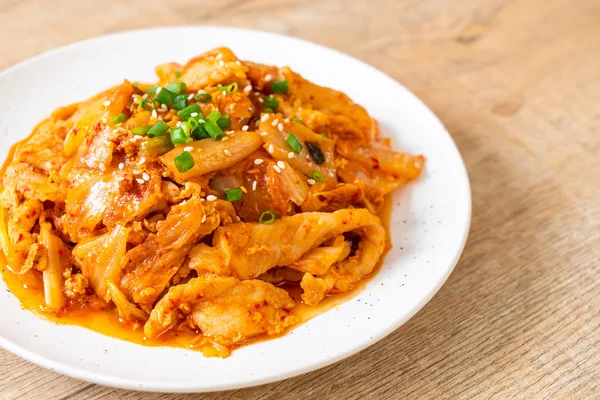 Carne di maiale fritta con kimchi — Foto Stock