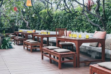 café restoranında yemek seti ile yemek tablo