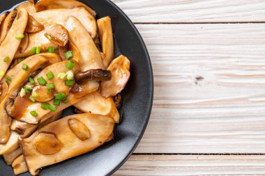 tavada kızartılmış Kral istiridye, istiridye soslu mantar