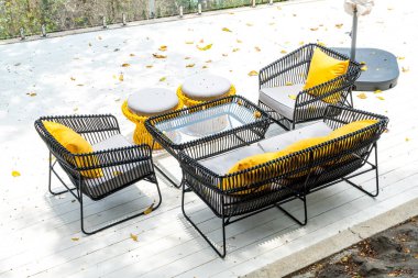 Kanepe dekorasyon açık veranda üzerinde yastık