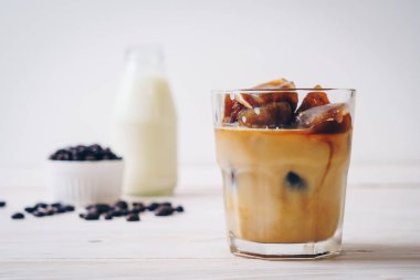 Sütlü kahve buz küpleri