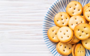 ananas reçeli ile bisküvi